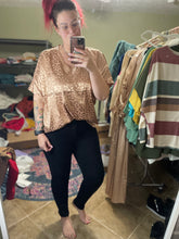 Load image into Gallery viewer, Satin Leopard Pocket Top
