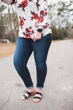 Load image into Gallery viewer, Caroline Spring Floral Top
