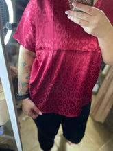 Load image into Gallery viewer, Satin Leopard Pocket Top
